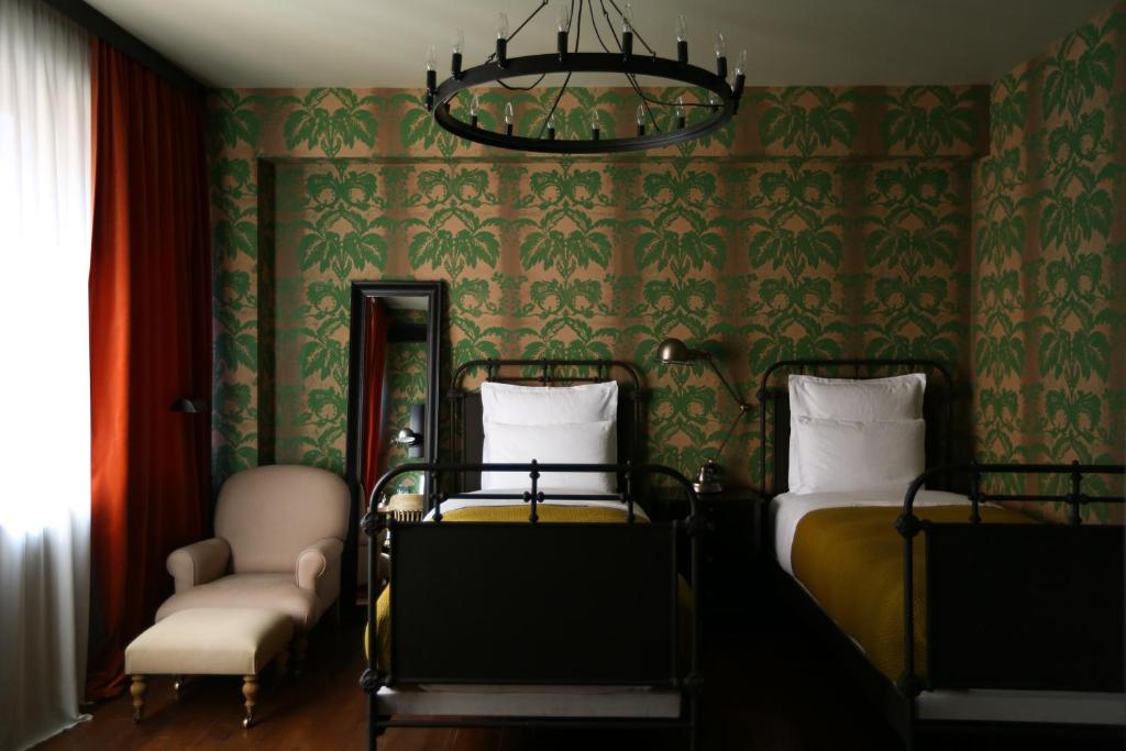 Postel nebo postele na pokoji v ubytování Rooms Hotel Tbilisi