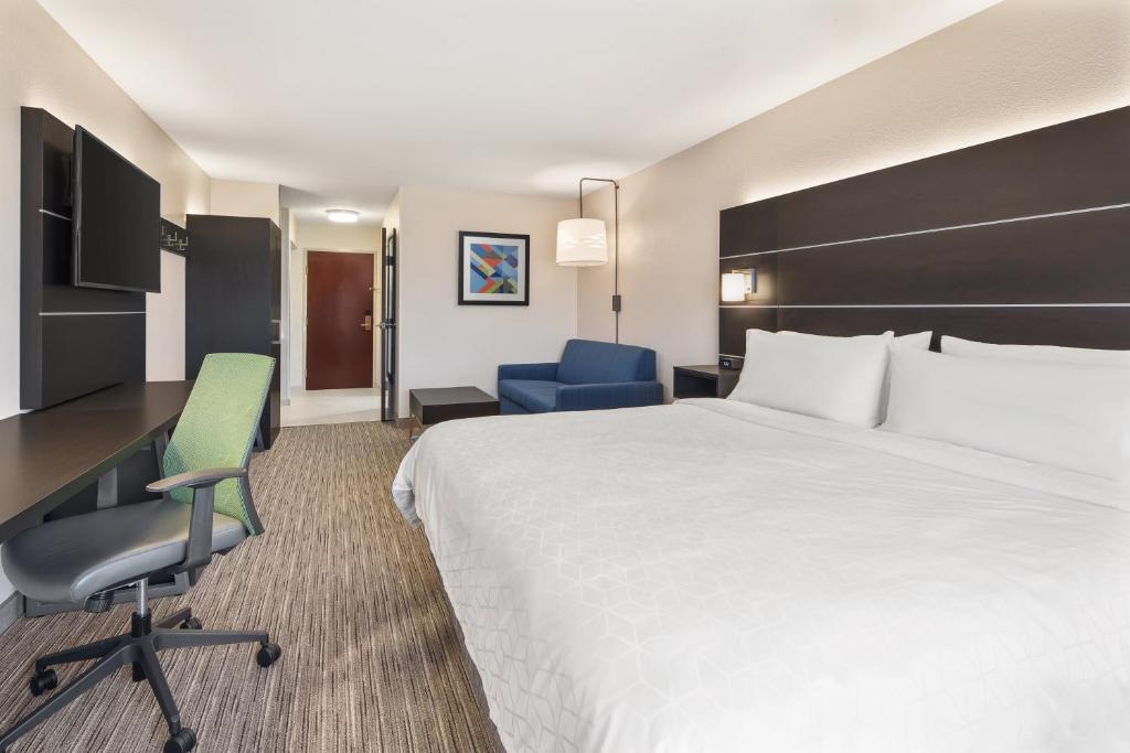 Holiday Inn Express Hotels & Suites Greenville-Spartanburg/Duncan, an IHG Hotel - King Suite - Mobility Access Tub/Non-Smoking
