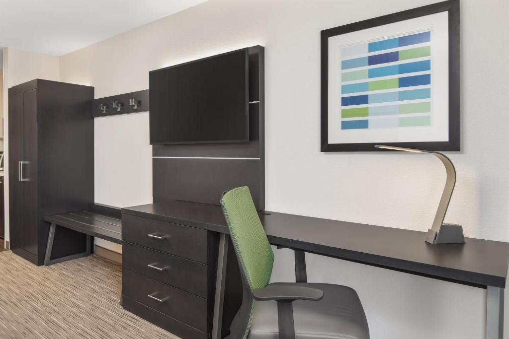 Holiday Inn Express Hotels & Suites Greenville-Spartanburg/Duncan, an IHG Hotel - Standard Room With Two Queen Beds