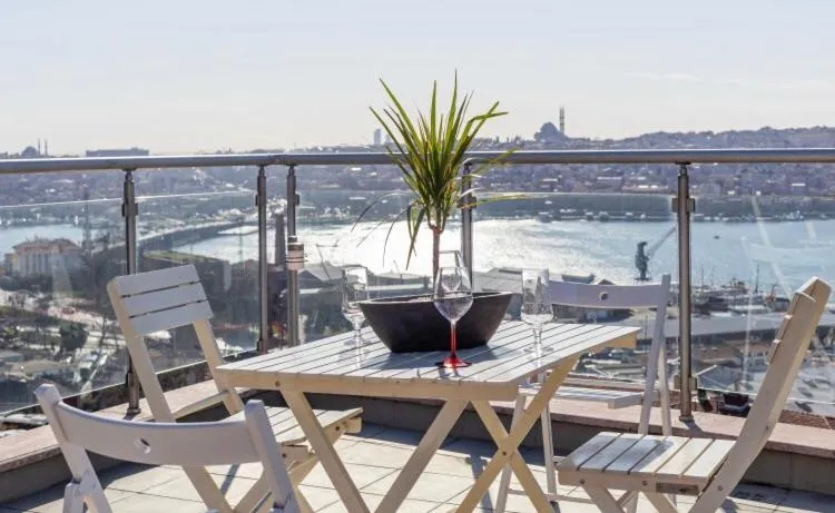 Heart of ISTANBUL, Amazing view, Duplex apt,Huge Terrace, Istanbul, Turcia