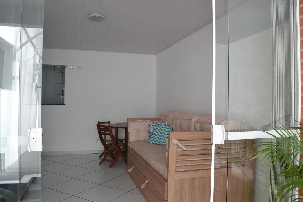  Casa com garagem e churrasqueira a 5 minutos da Praia Grande