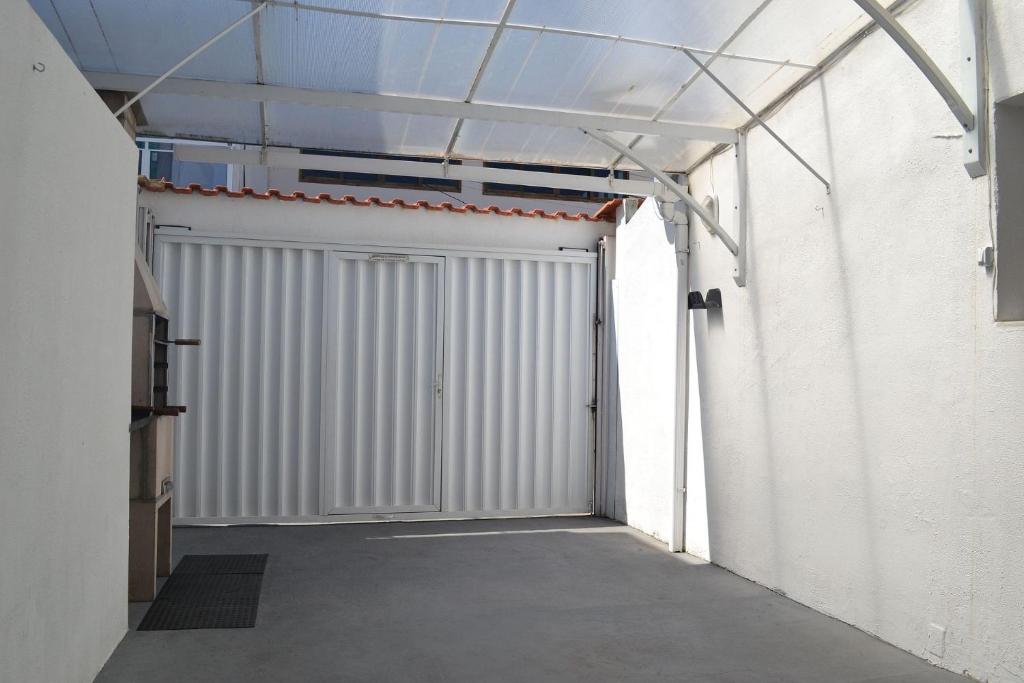  Casa com garagem e churrasqueira a 5 minutos da Praia Grande