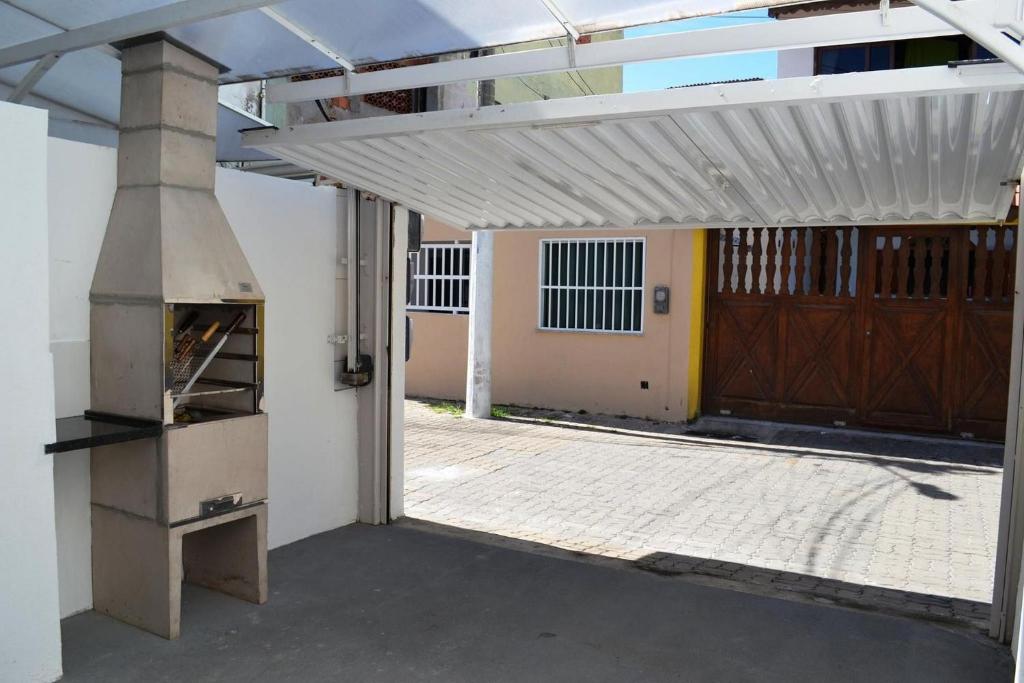  Casa com garagem e churrasqueira a 5 minutos da Praia Grande