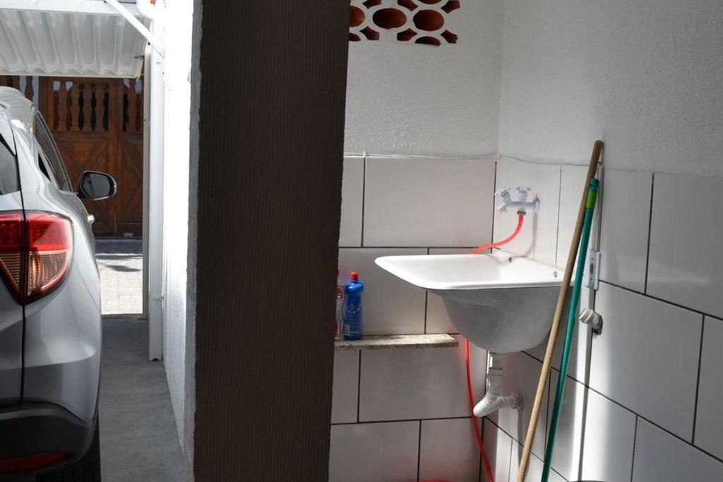  Casa com garagem e churrasqueira a 5 minutos da Praia Grande