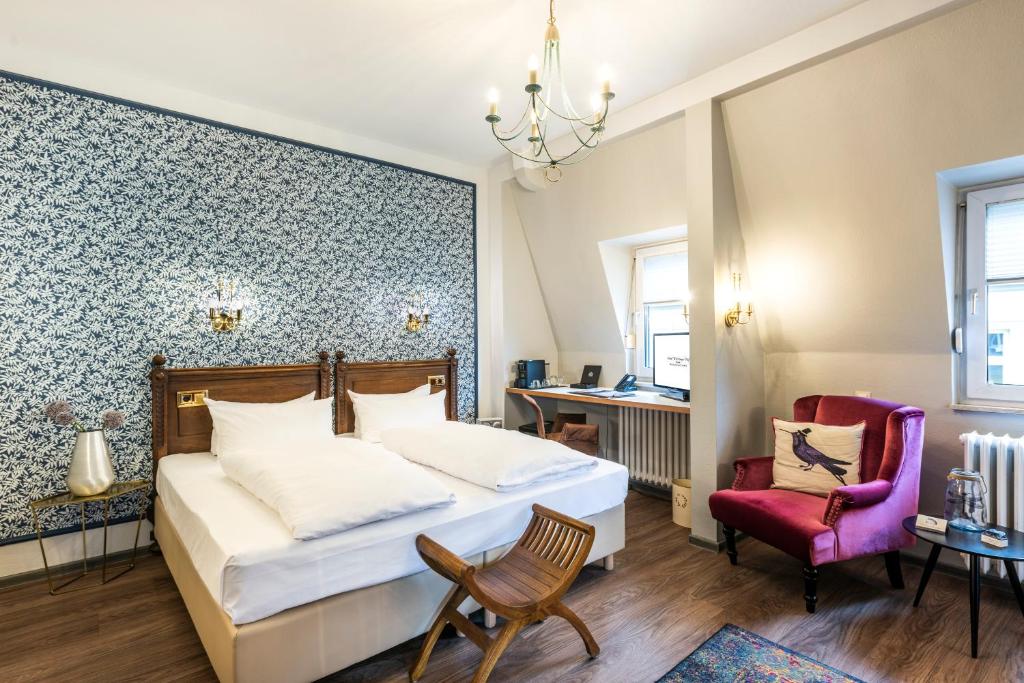 Postel nebo postele na pokoji v ubytování Hotel Würzburger Hof ****