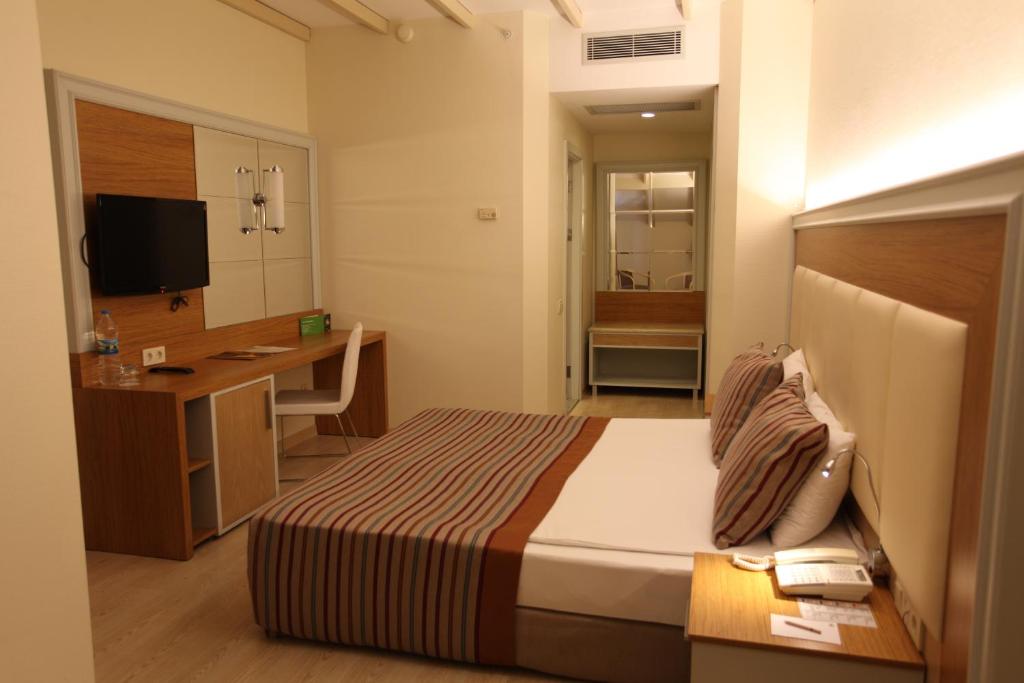 TV a/nebo společenská místnost v ubytování AQI Pegasos Resort