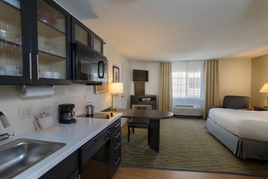 Candlewood Suites Rogers-Bentonville by IHG - Suite Estudio