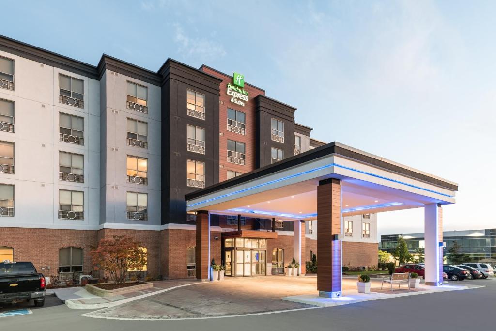 eine Darstellung der Vorderseite eines Hotels in der Unterkunft Holiday Inn Express Hotel & Suites Milton, an IHG Hotel in Milton