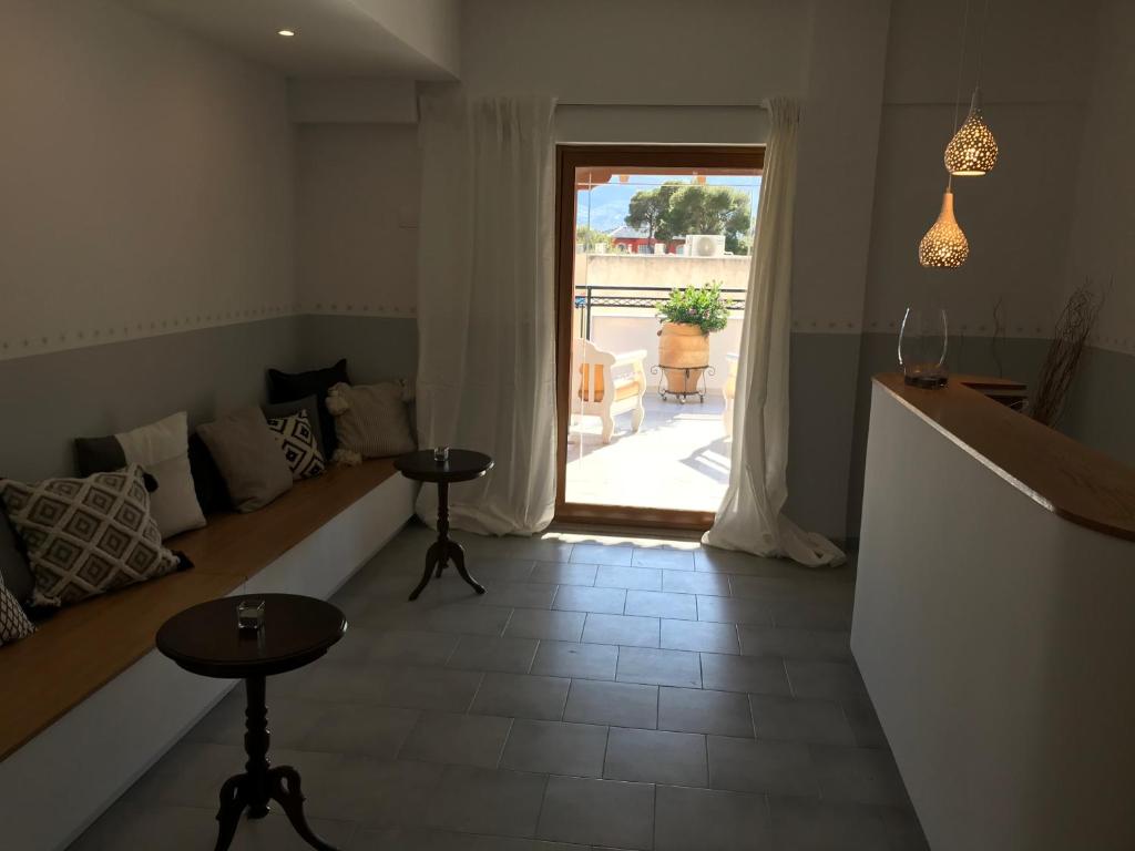 A seating area at NEFELI apartments