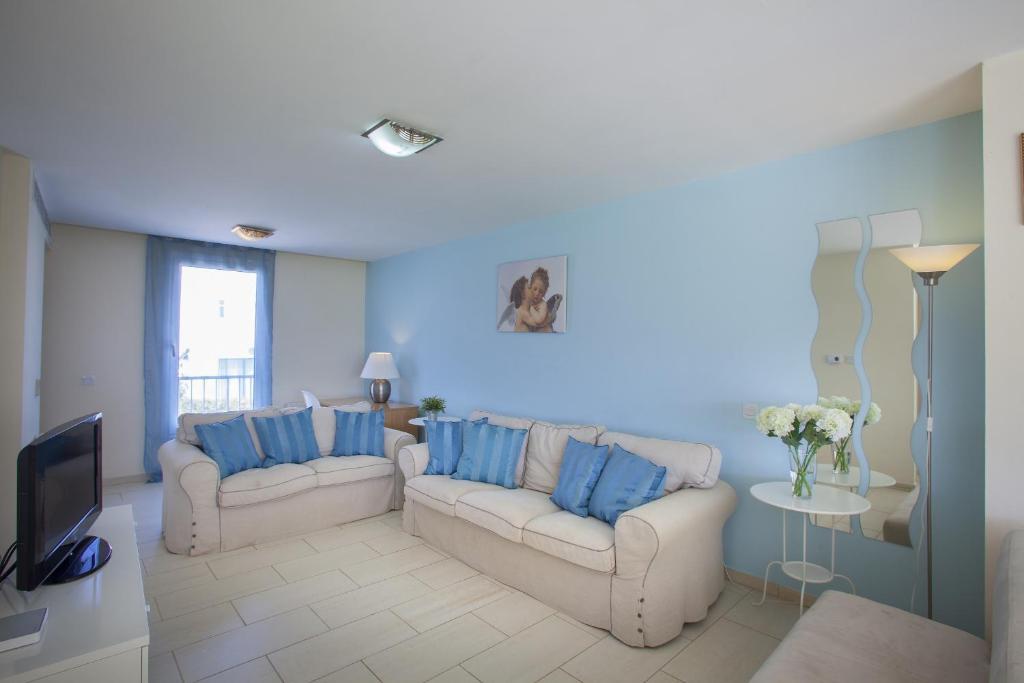 Posezení v ubytování Protaras Seafront Villa Infinte Aretousa
