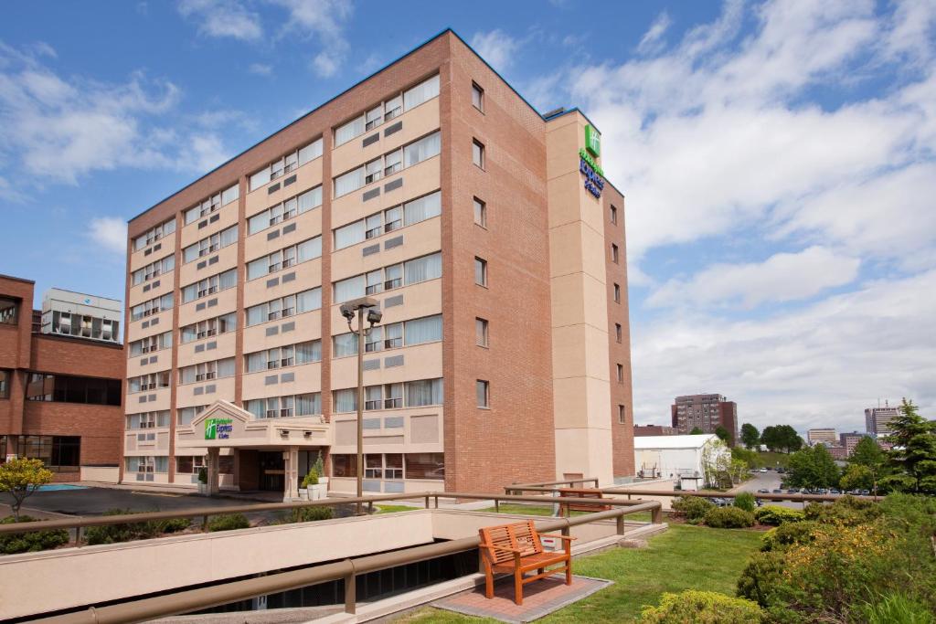 Holiday Inn Express Hotel & Suites Saint John Harbour Side / #CanadaDo / Best Places to Stay in Saint John