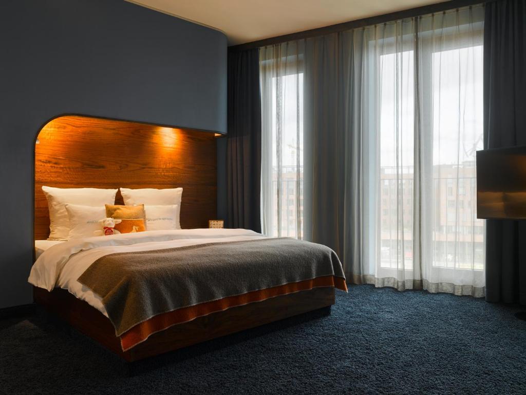 Postel nebo postele na pokoji v ubytování 25hours Hotel Hamburg HafenCity