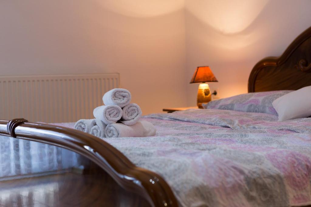 Llit o llits en una habitaci&oacute; de Apartman Eva Maria