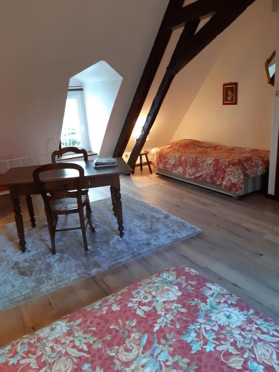 Кровать или кровати в номере Chambres d'hôtes ''La Grand' Maison''