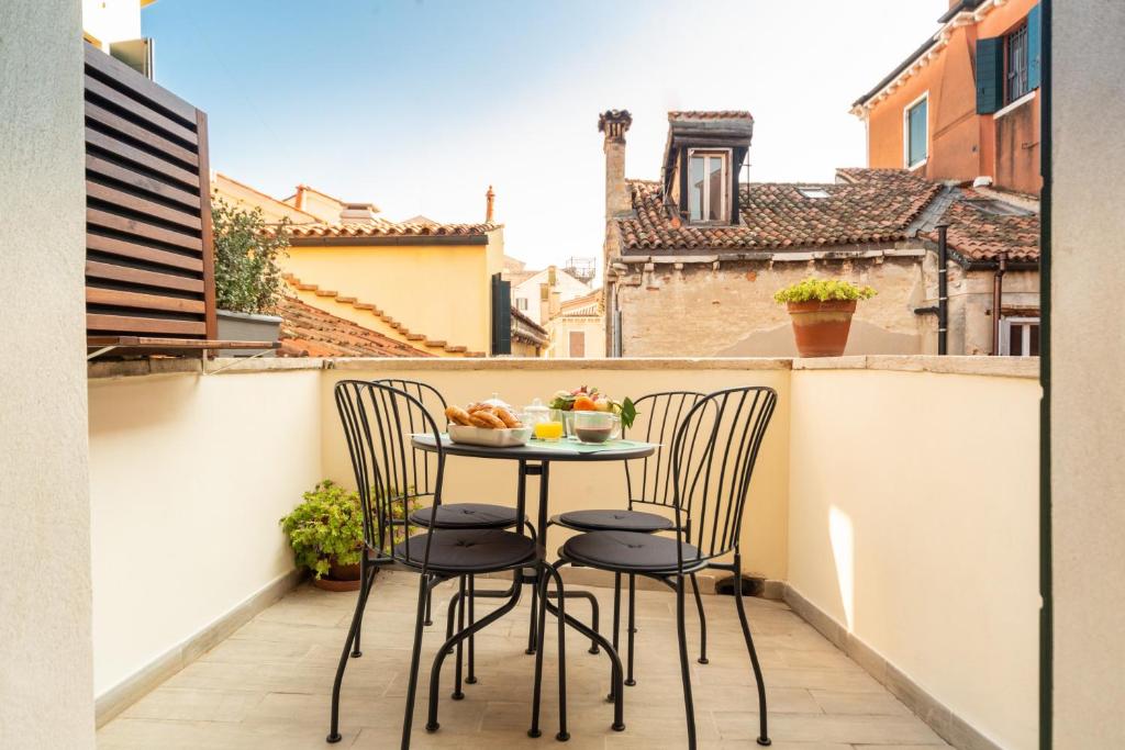 A balcony or terrace at Ca' Terrazza di Marco Polo