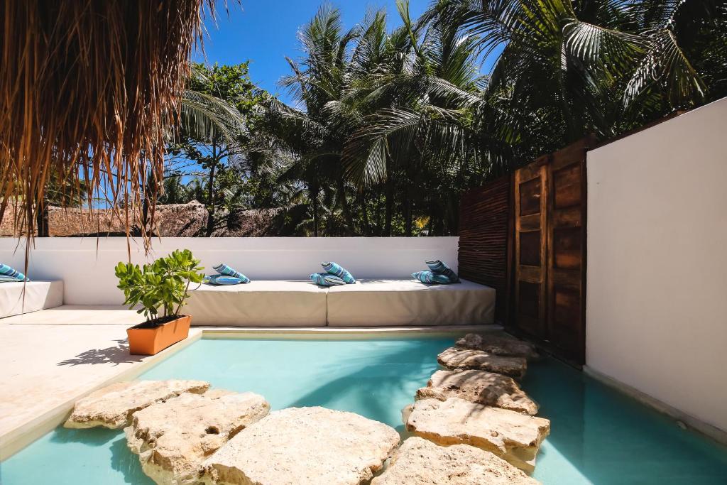 Bazén v ubytování Cabanas Tulum- Beach Hotel & Spa nebo v jeho okolí