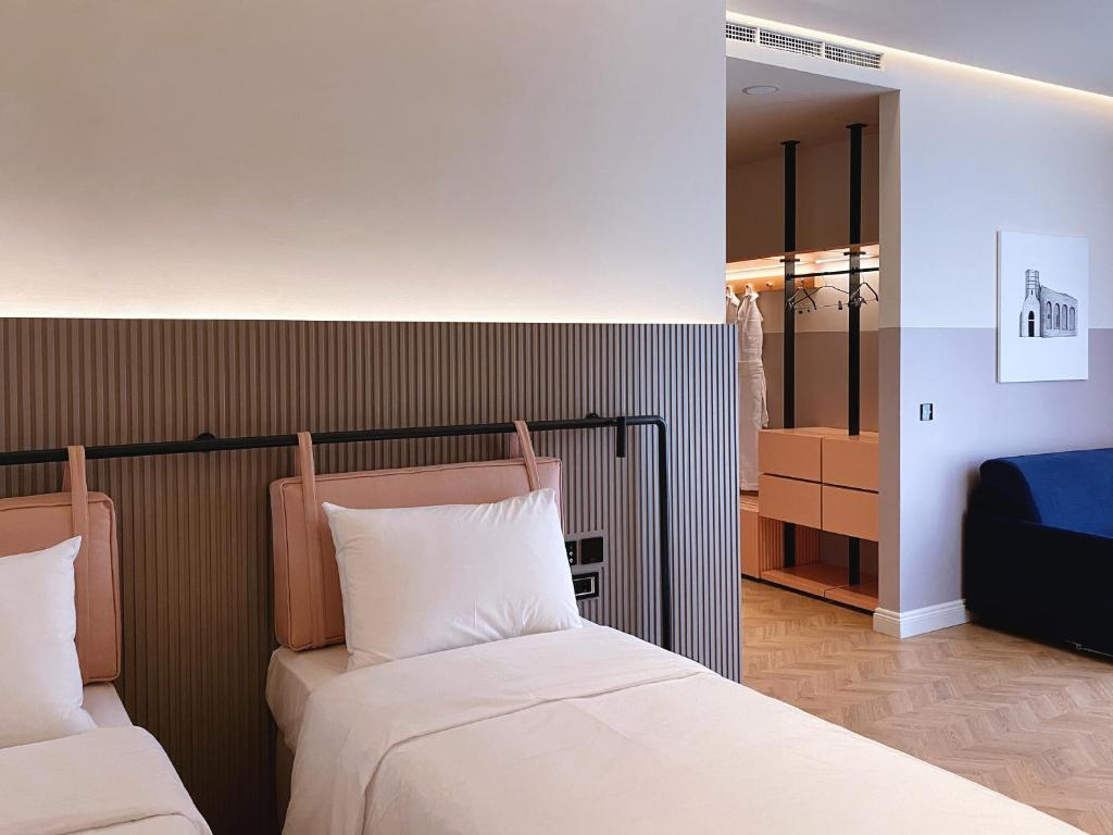 Postel nebo postele na pokoji v ubytování Iliria Boutique Hotel