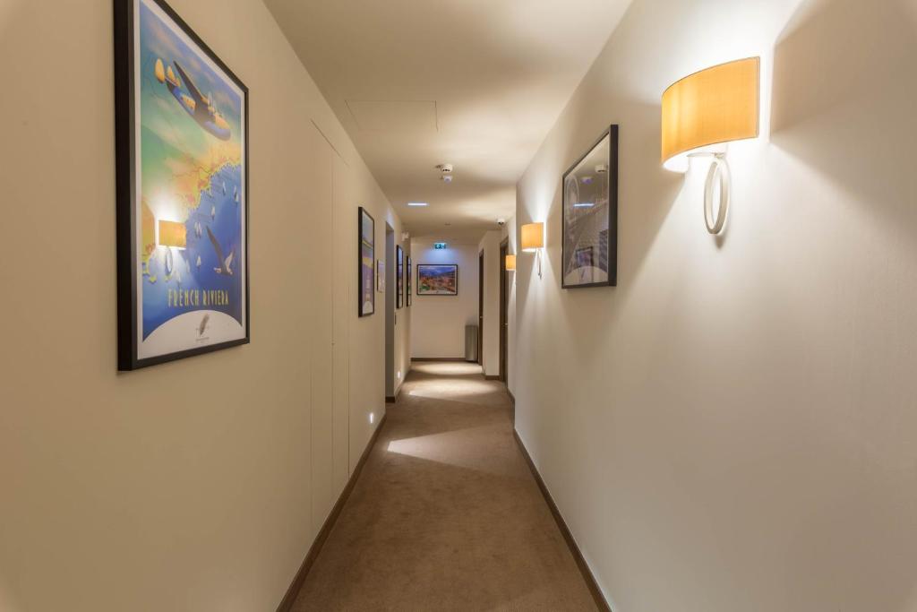 Hôtel Nice Azur Riviera - Resim 14