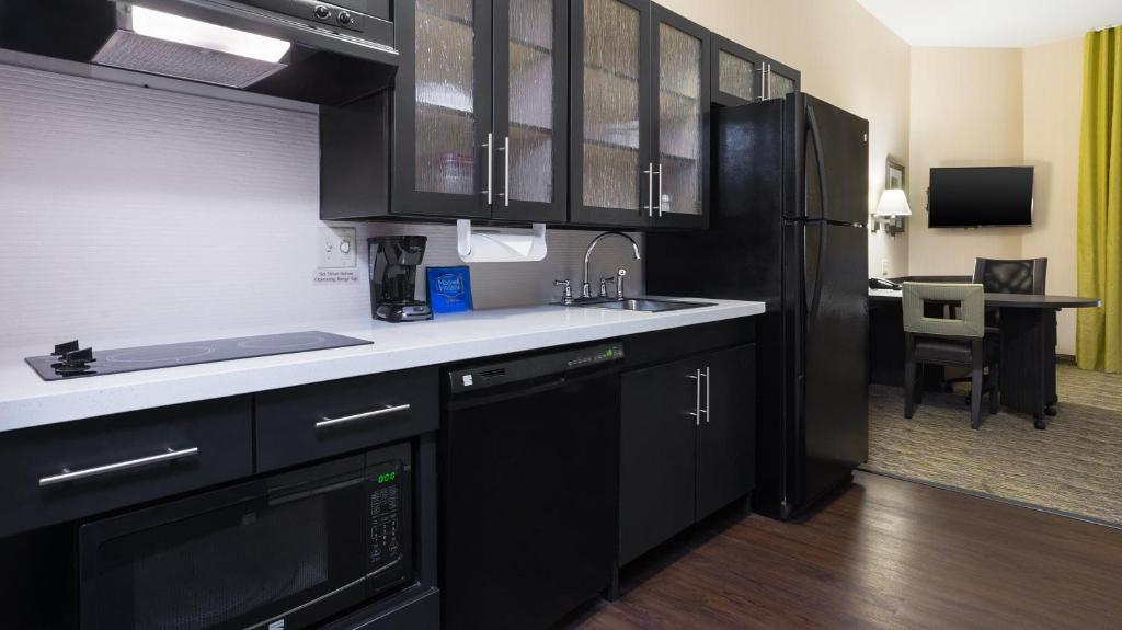 Candlewood Suites Grove City - Outlet Center by IHG photo