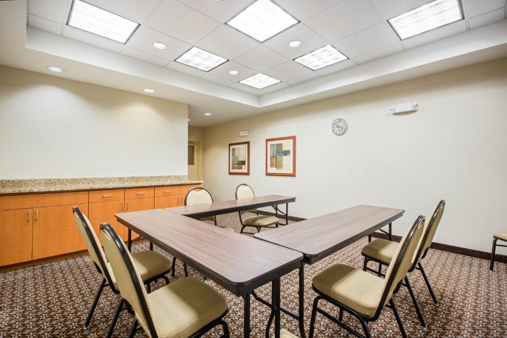 Candlewood Suites Pittsburgh-Cranberry by IHG photo