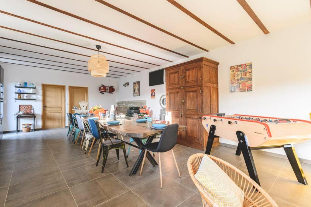 a dining room with a ping pong table and chairs at La Grange de Séverine in Cauroy-lès-Hermonville