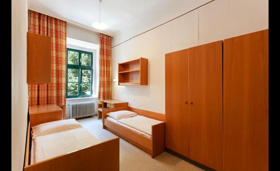 Postel nebo postele na pokoji v ubytování Porzellaneum