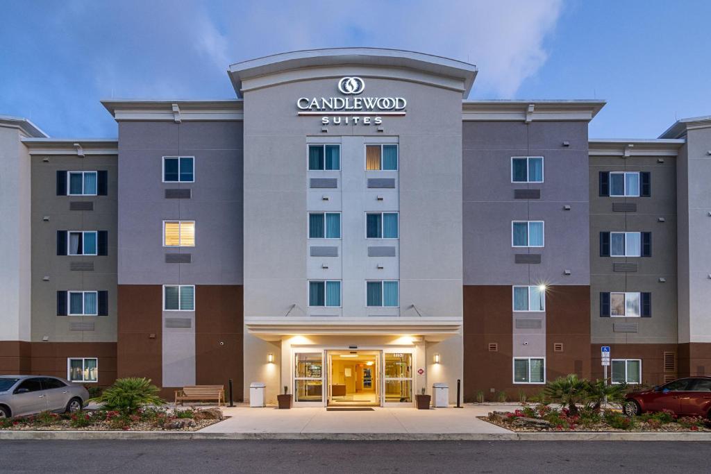 una representación de la parte delantera de un hotel en Candlewood Suites - Pensacola - University Area, an IHG Hotel, en Pensacola