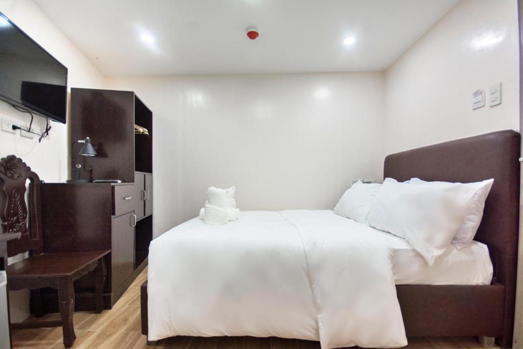 Postel nebo postele na pokoji v ubytování Emerald Island Hotel