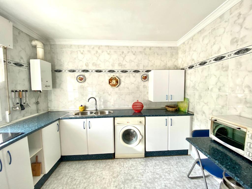Kuchyňa alebo kuchynka v ubytovaní Casa Carmen primera linea de playa