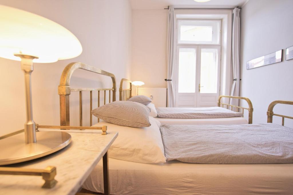 Posteľ alebo postele v izbe v ubytovaní Jacob Brno Apartments