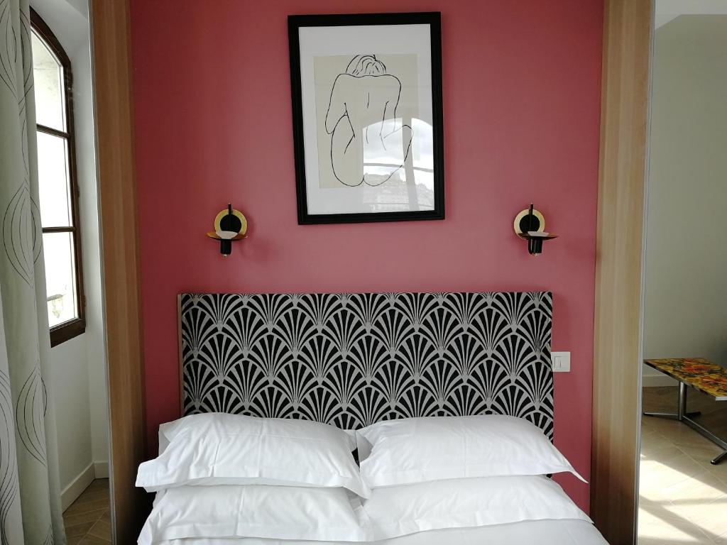 Un ou plusieurs lits dans un h&eacute;bergement de l&#39;&eacute;tablissement Hotel Belle-Vue Vieux-Port