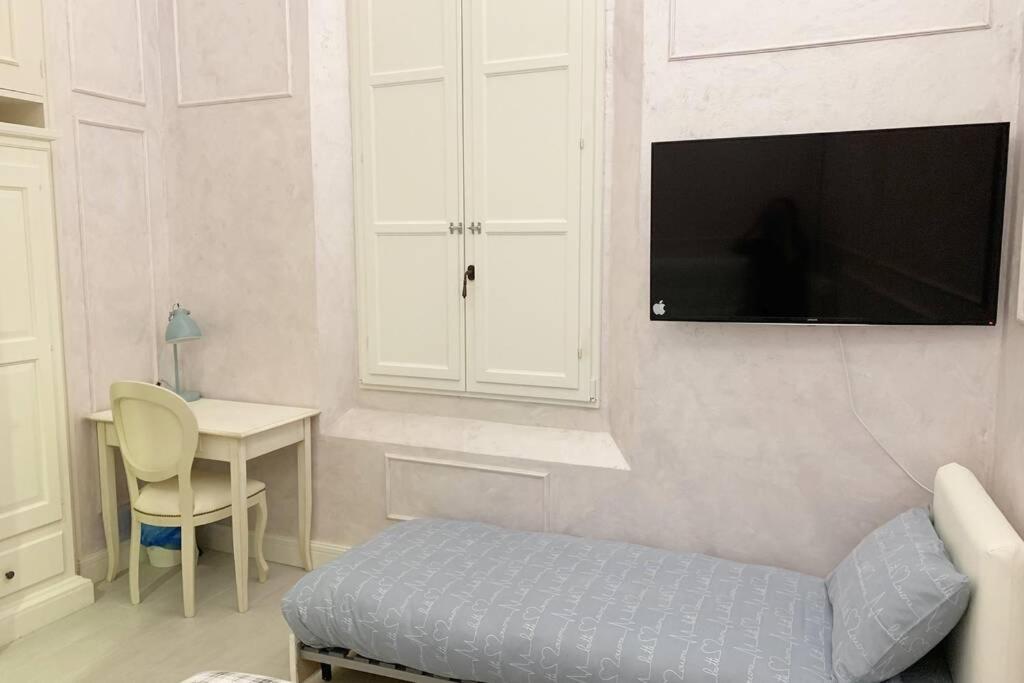 Telewizja i/lub zestaw kina domowego w obiekcie Suite Nico Bologna Centro