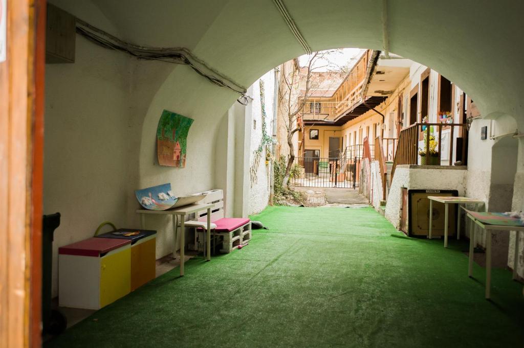 ULLYSSES GUEST HOUSE - Resim 9