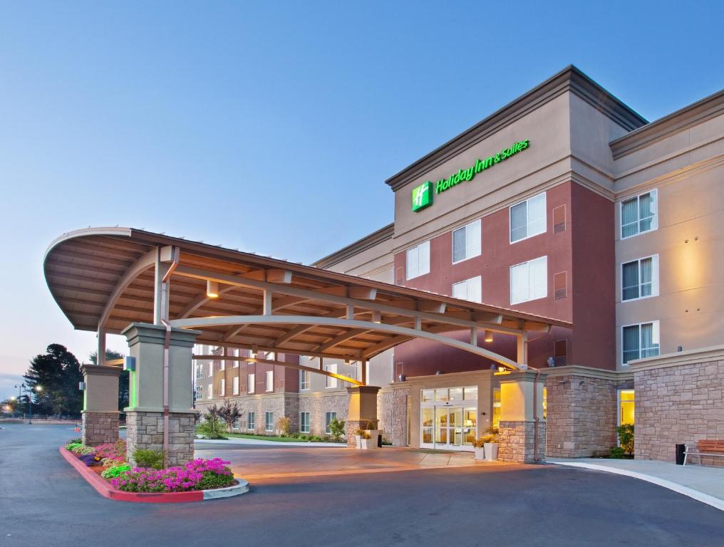 a hotel with a sign on the side of a building at Holiday Inn Oakland Airport, an IHG Hotel in Oakland