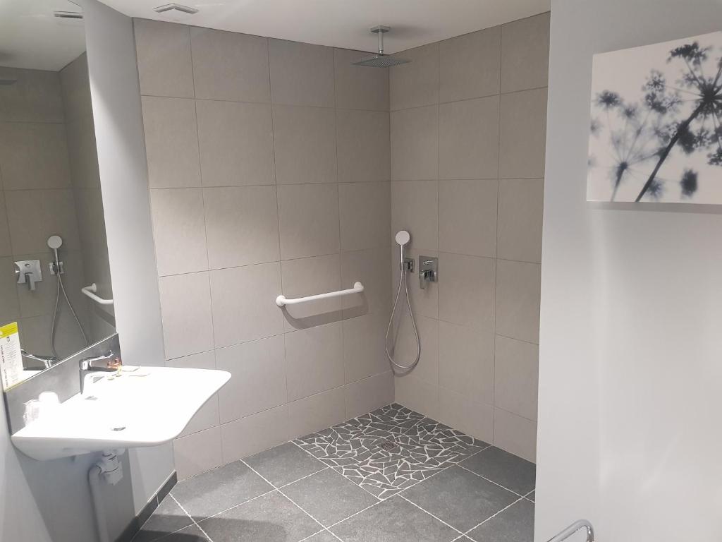 Le Castelet Sancy - Jardin & Spa - King Room - Disability Access