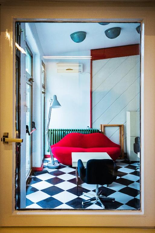 Postel nebo postele na pokoji v ubytování PB Urban Garden Stay with secured Parking