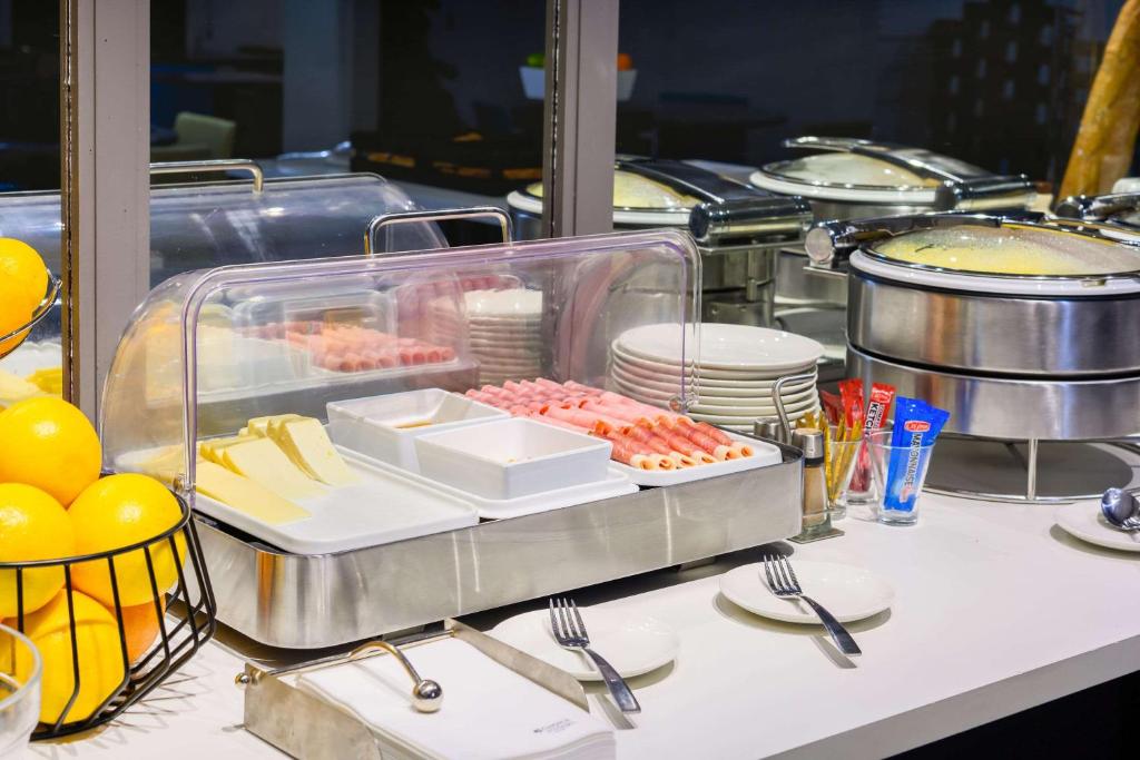 Kyriad Lille Gare - Grand Palais - Resim 21