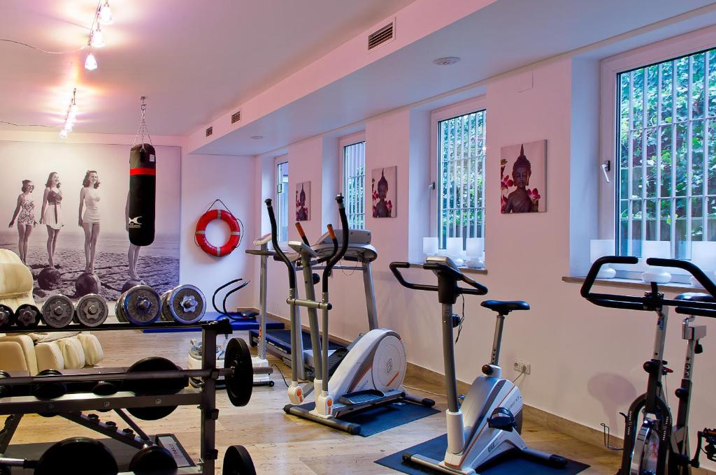 Fitness centrum a/nebo fitness zařízení v ubytování Arthotel ANA Style Augsburg