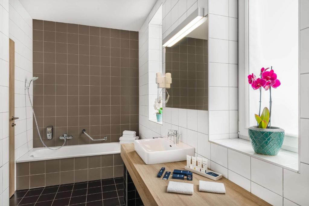 A bathroom at Park Inn By Radisson Budapest