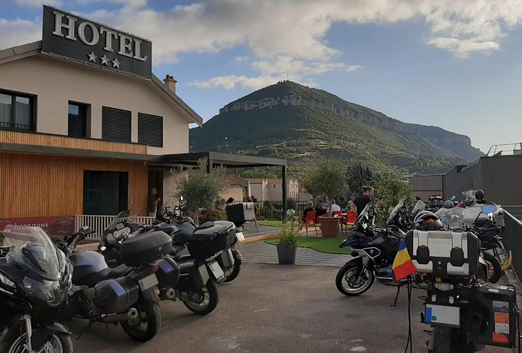 Nespecifikovaný výhled na hory nebo výhled na hory při pohledu z hotelu