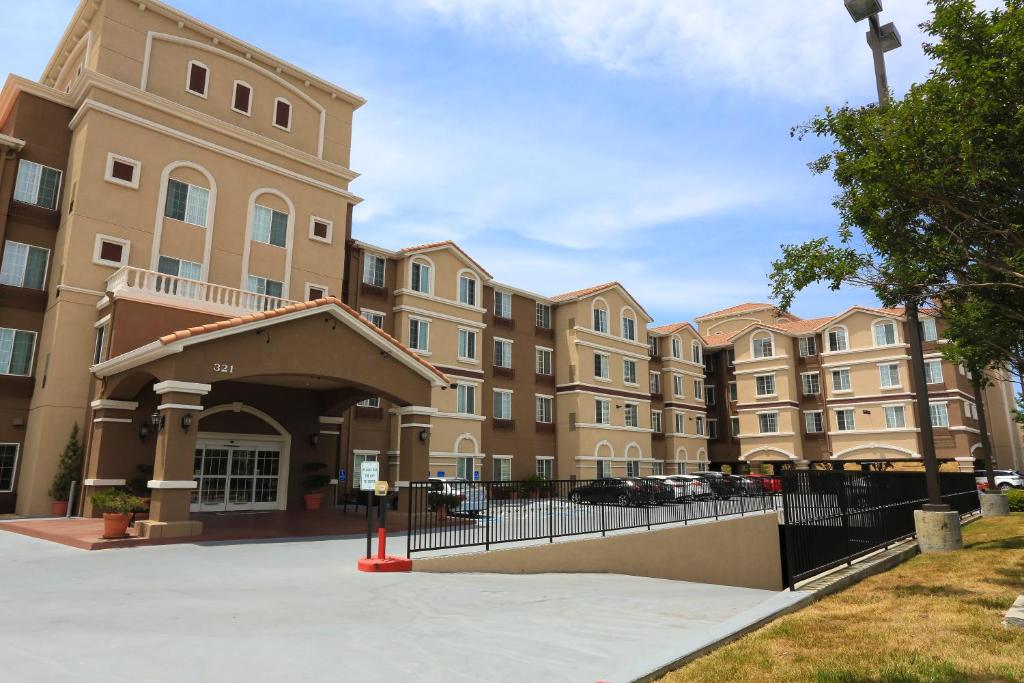 Photo de la galerie de l'établissement Staybridge Suites Silicon Valley - Milpitas, an IHG Hotel, à Milpitas