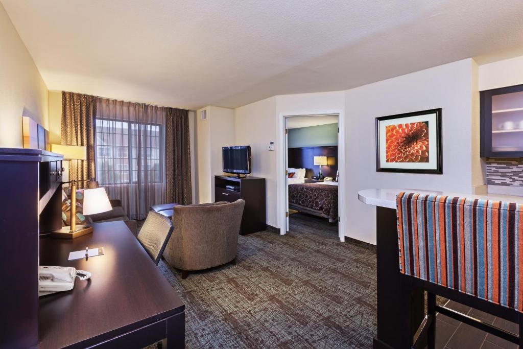 Staybridge Suites Tulsa-Woodland Hills by IHG - One-Bedroom Suite With Two Double Beds