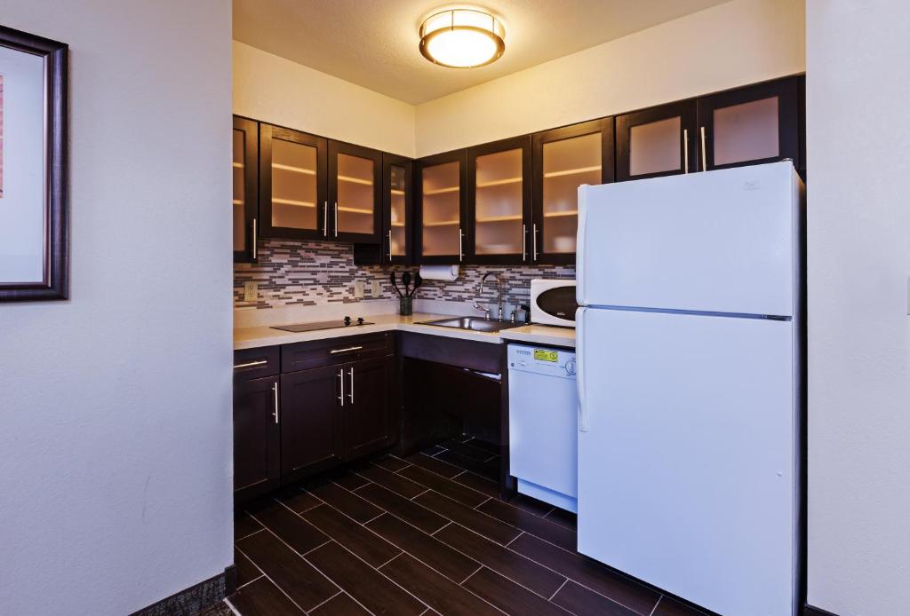 Staybridge Suites Tulsa-Woodland Hills by IHG - One-Bedroom Suite