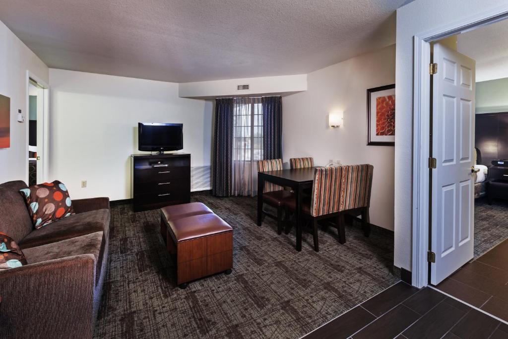 Staybridge Suites Tulsa-Woodland Hills by IHG - Two-Bedroom Suite With Three Queen Beds