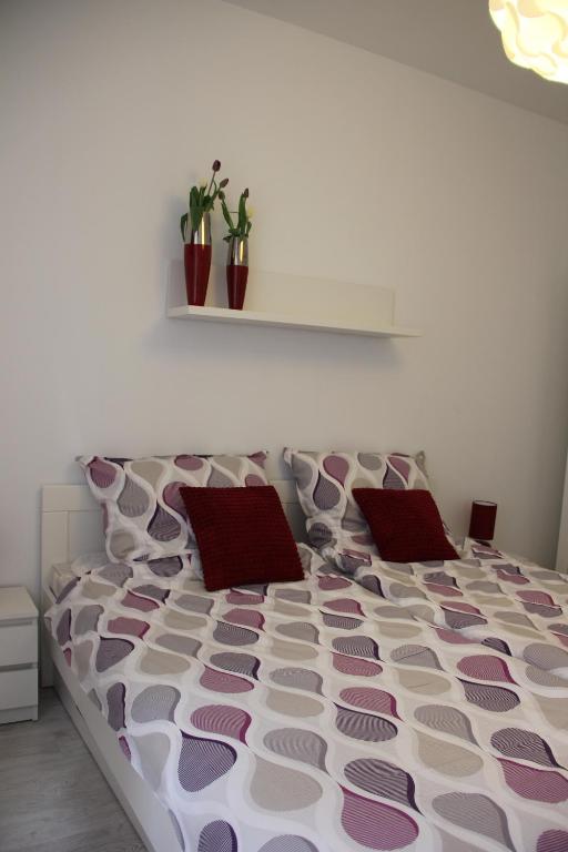 Кровать или кровати в номере Piekary Toruń Apartament