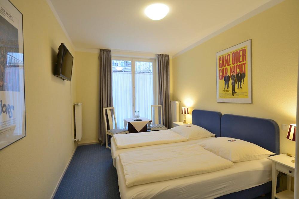 Postel nebo postele na pokoji v ubytování ALPHA Hotel Garni