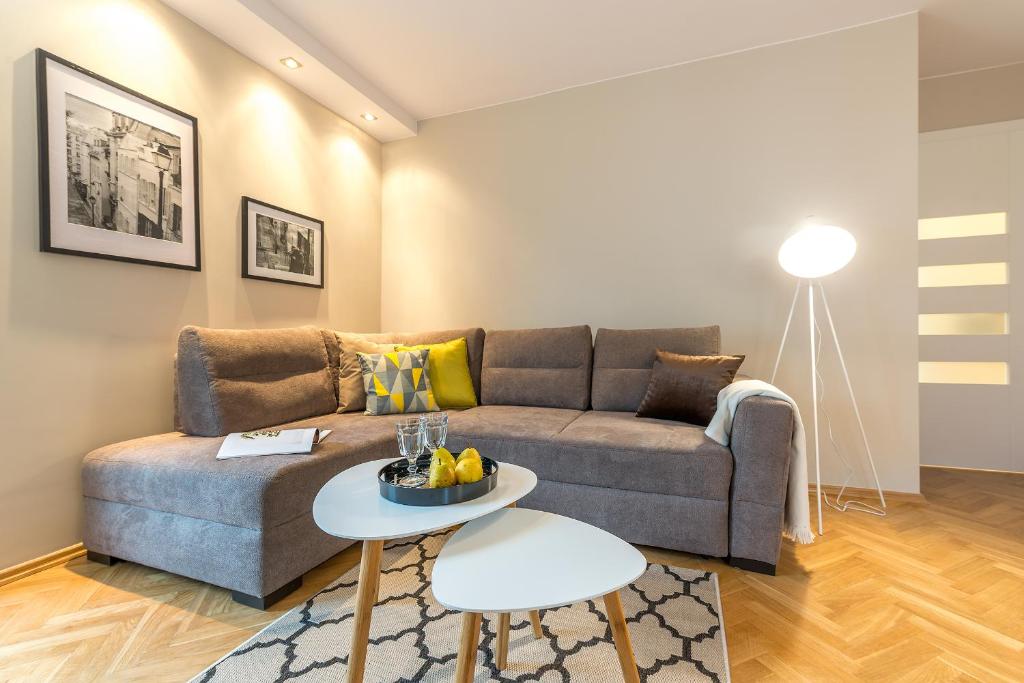 Posedenie v ubytovaní Chmielna 73 P&O Serviced Apartments