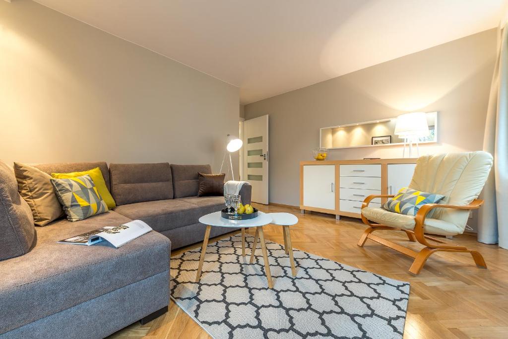Posedenie v ubytovaní Chmielna 73 P&O Serviced Apartments