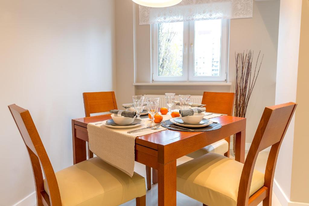 Posedenie v ubytovaní Chmielna 73 P&O Serviced Apartments