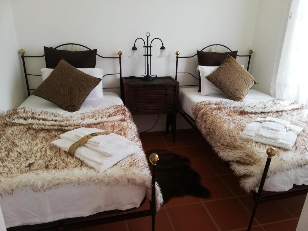 En eller flere senge i et værelse på Quinta da Varzea